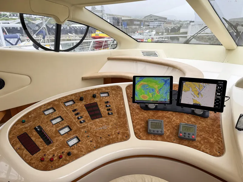 Azimut 46 innan 7