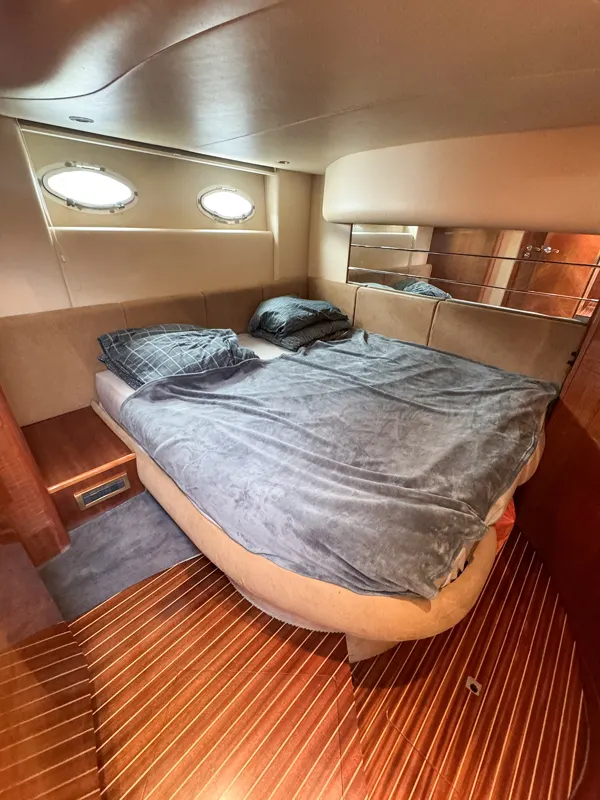 Azimut 46 innan 10